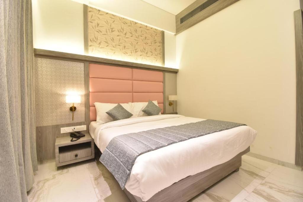 Glitz Hotels La Dahlia - Premium Тхане Экстерьер фото