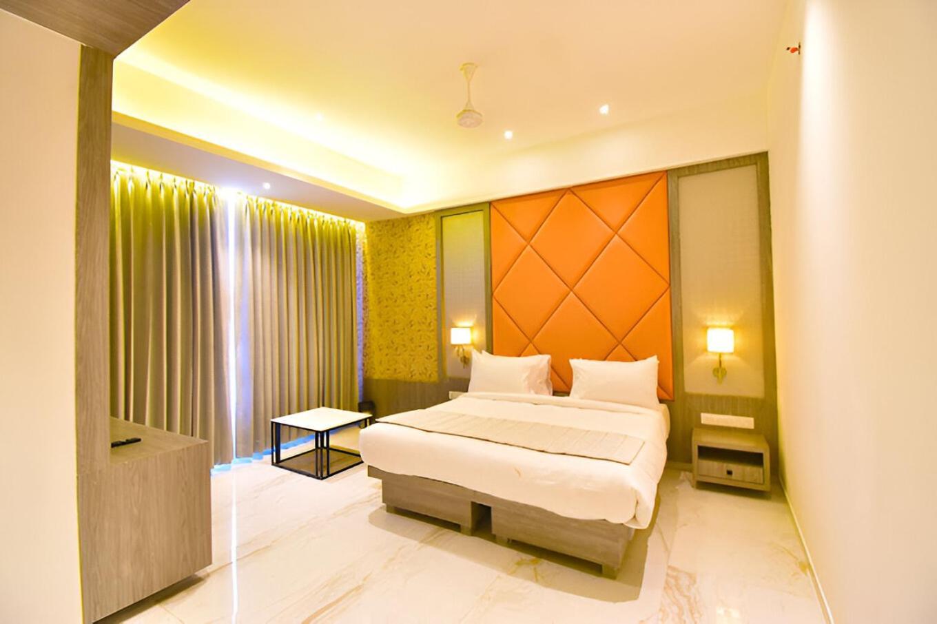 Glitz Hotels La Dahlia - Premium Тхане Экстерьер фото