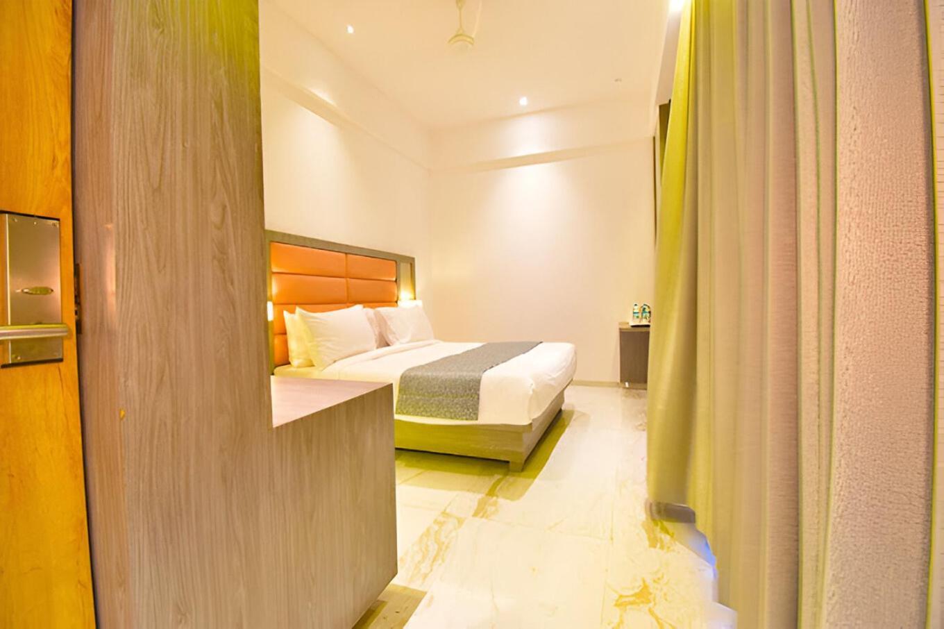 Glitz Hotels La Dahlia - Premium Тхане Экстерьер фото